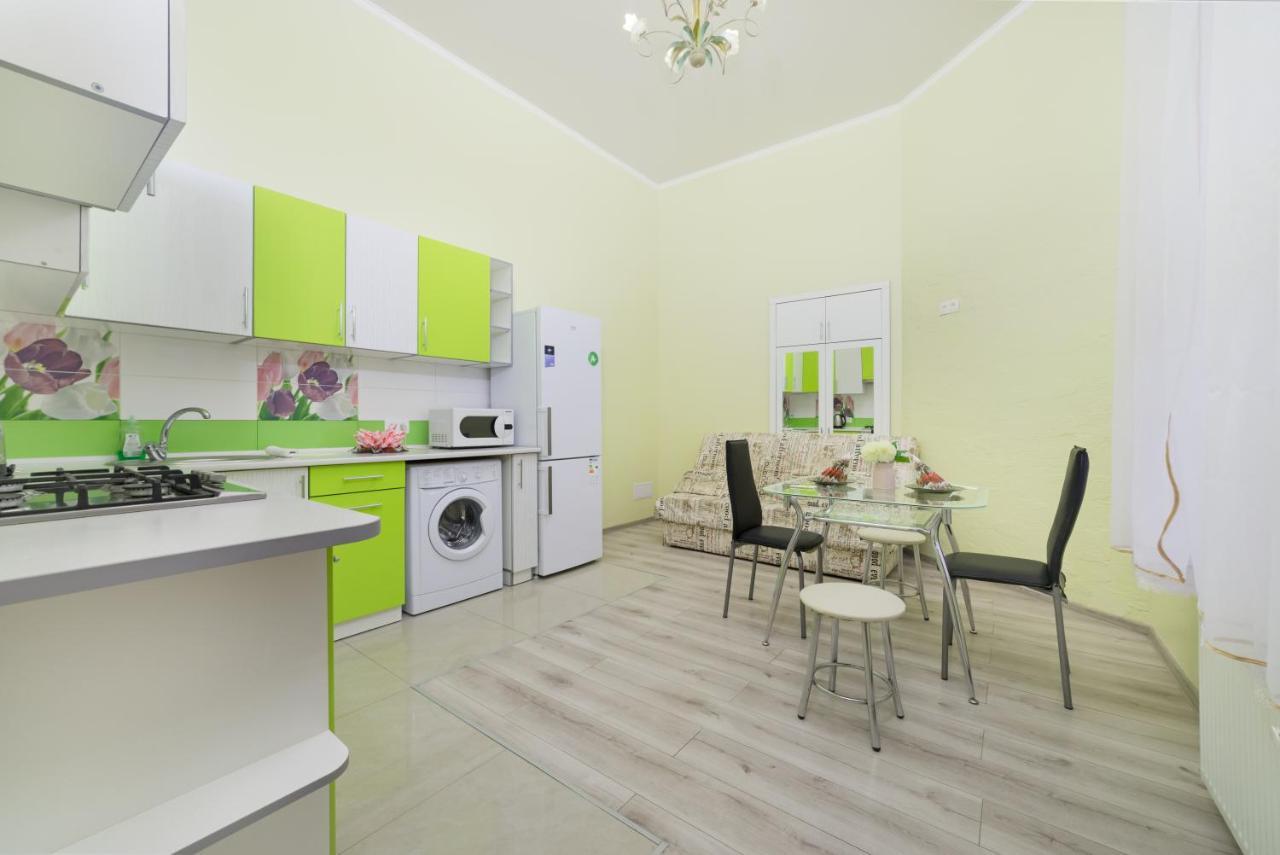 Apartment Near Deribasovskaya Одеса Екстериор снимка