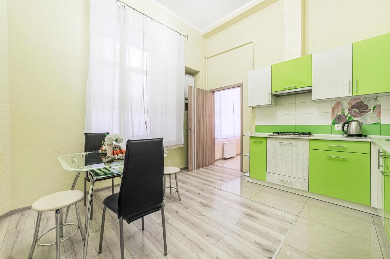 Apartment Near Deribasovskaya Одеса Екстериор снимка
