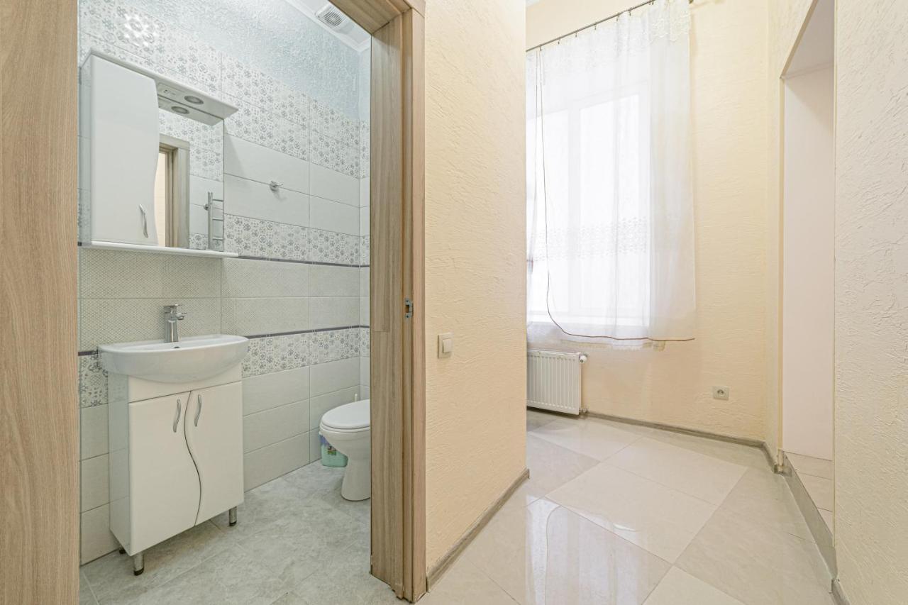 Apartment Near Deribasovskaya Одеса Екстериор снимка