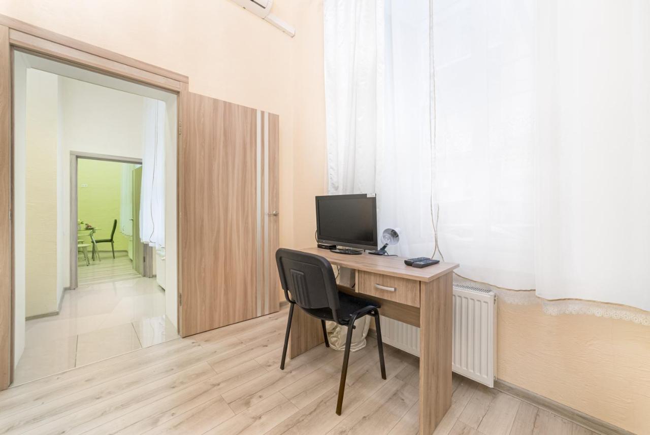 Apartment Near Deribasovskaya Одеса Екстериор снимка