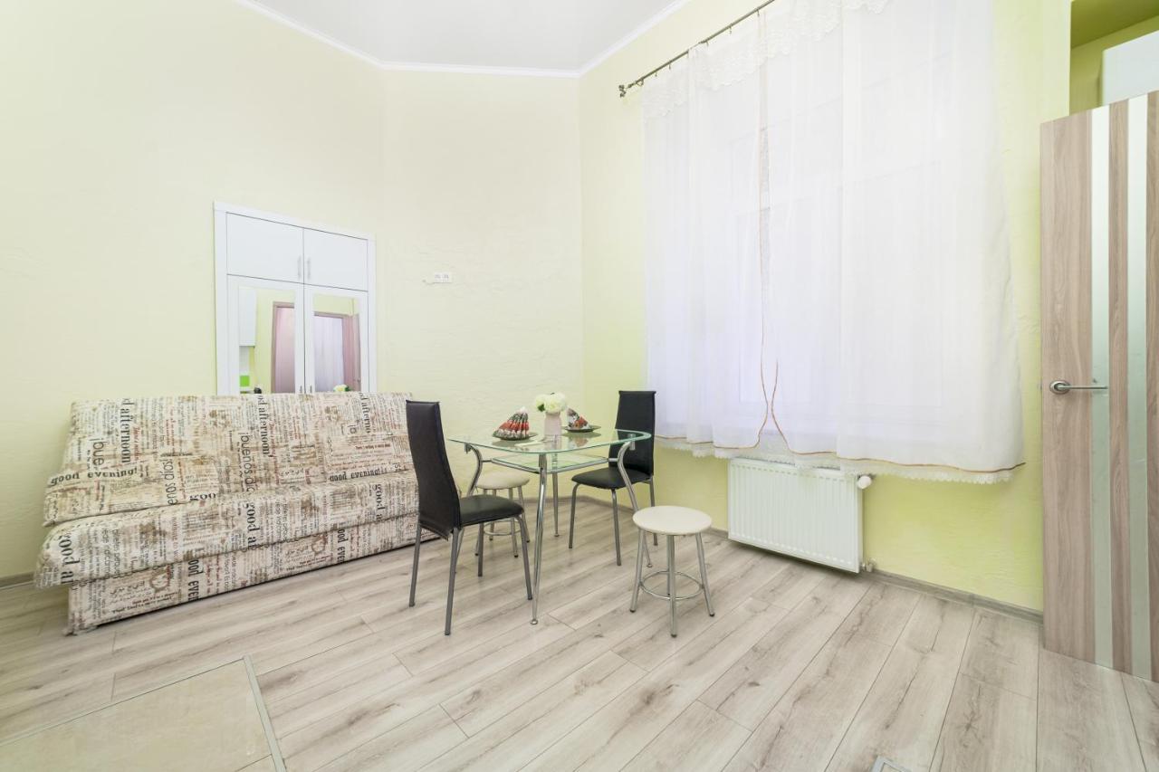 Apartment Near Deribasovskaya Одеса Екстериор снимка